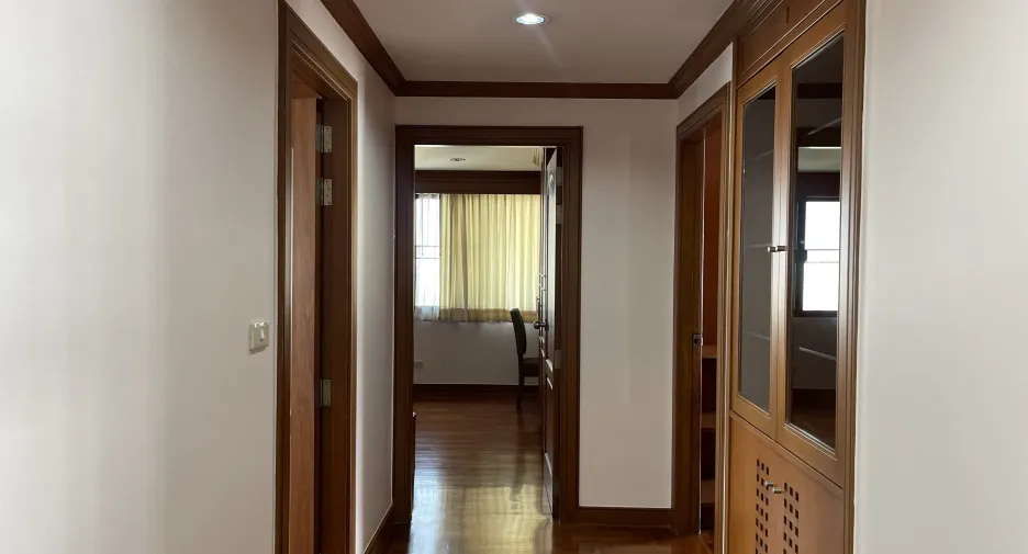 For rent 3 bedrooms apartment in Watthana, Bangkok