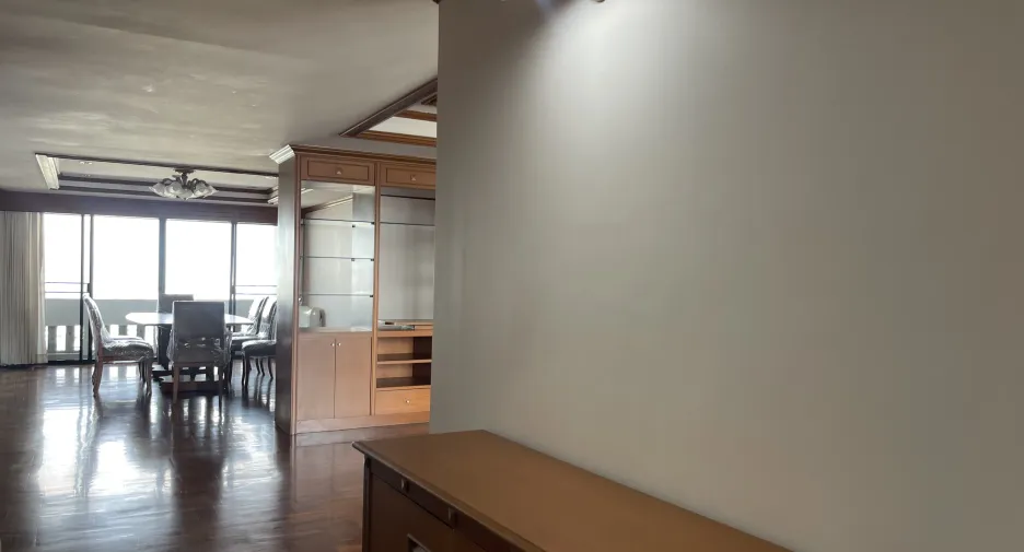 For rent 3 bedrooms apartment in Watthana, Bangkok