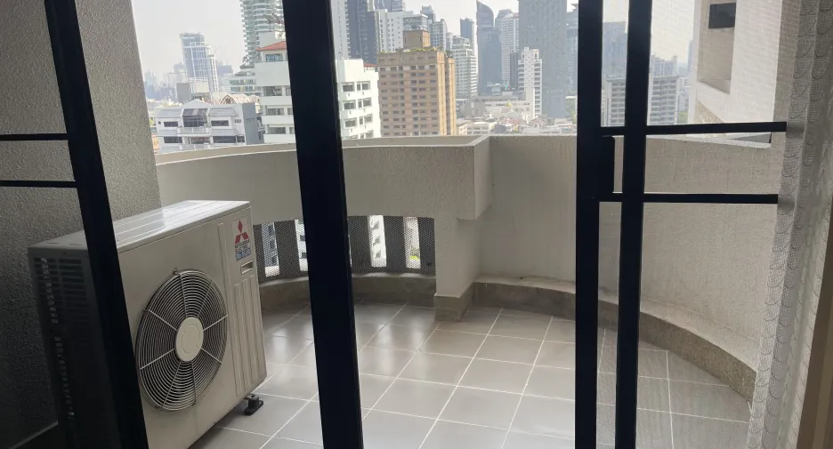 For rent 3 bedrooms apartment in Watthana, Bangkok