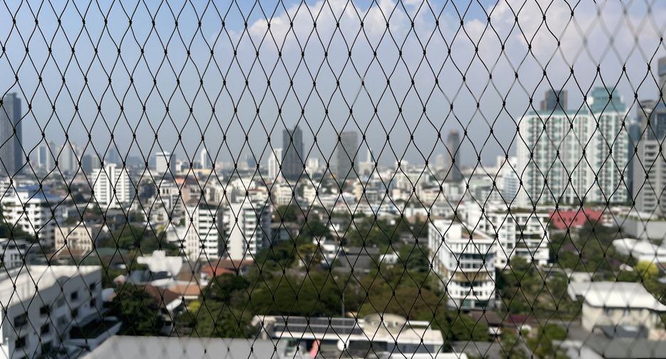 For rent 3 bedrooms apartment in Watthana, Bangkok