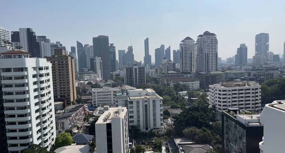 For rent 3 bedrooms apartment in Watthana, Bangkok