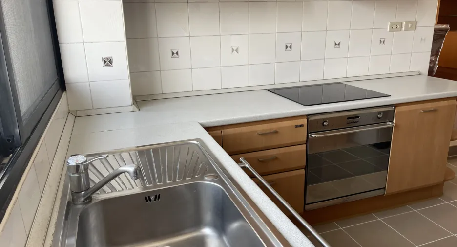 For rent 3 bedrooms apartment in Watthana, Bangkok