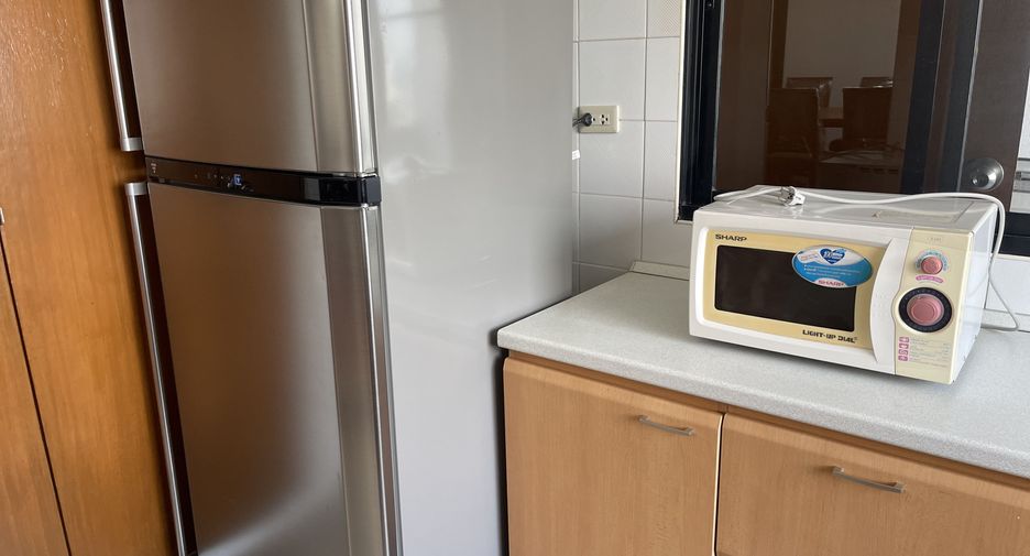 For rent 3 bedrooms apartment in Watthana, Bangkok