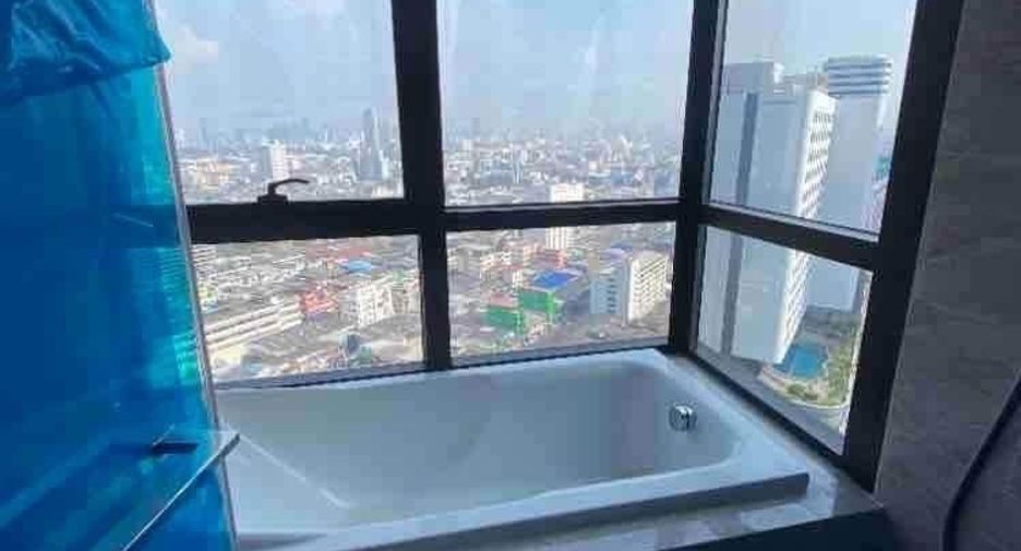 For rent 2 bedrooms condo in Huai Khwang, Bangkok