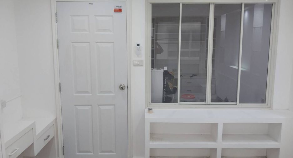 For rent 1 bed condo in Huai Khwang, Bangkok