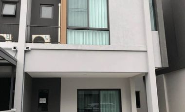 Аренда 3 спальни таунхаус в Bang Phli, Самутпракан