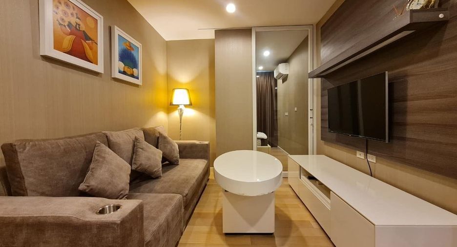 For rent 2 bedrooms condo in Watthana, Bangkok