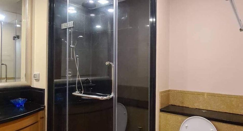 For rent 2 bedrooms condo in Sathon, Bangkok