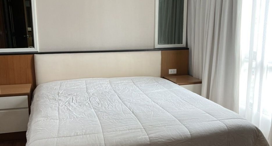 For rent 2 bedrooms condo in Pathum Wan, Bangkok