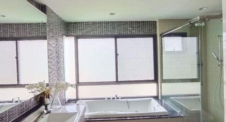 Casa en alquiler de 5 habitaciones en Bang Kapi, Bangkok