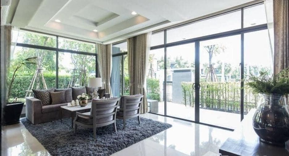 Casa en alquiler de 5 habitaciones en Bang Kapi, Bangkok