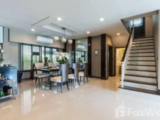 À louer 5 chambres maison à Bang Kapi, Bangkok