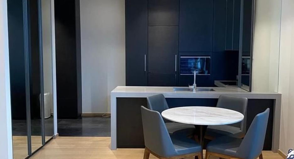 For rent 2 bedrooms condo in Pathum Wan, Bangkok