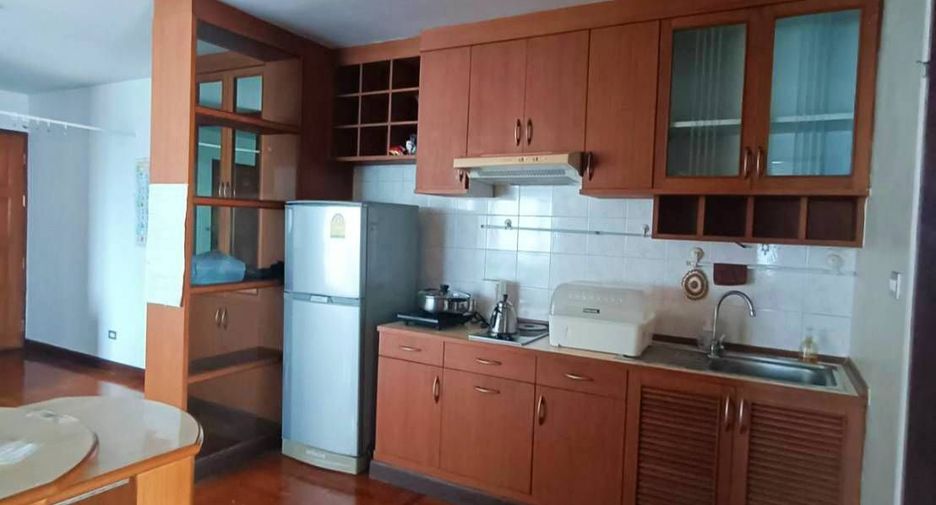 For rent 2 bedrooms condo in Watthana, Bangkok
