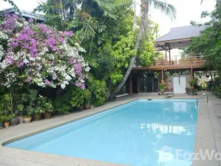 For rent 3 bedrooms apartment in Khlong Toei, Bangkok