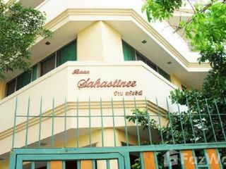For rent 3 bedrooms apartment in Khlong Toei, Bangkok