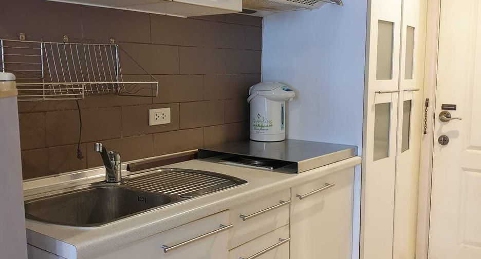 Wohnung zur Miete mit Studio in Watthana, Bangkok
