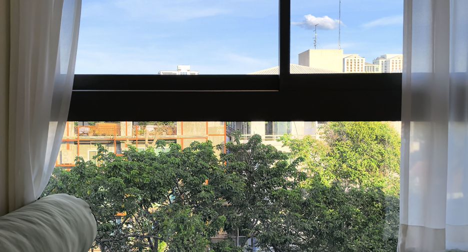 For rent 2 bedrooms condo in Watthana, Bangkok