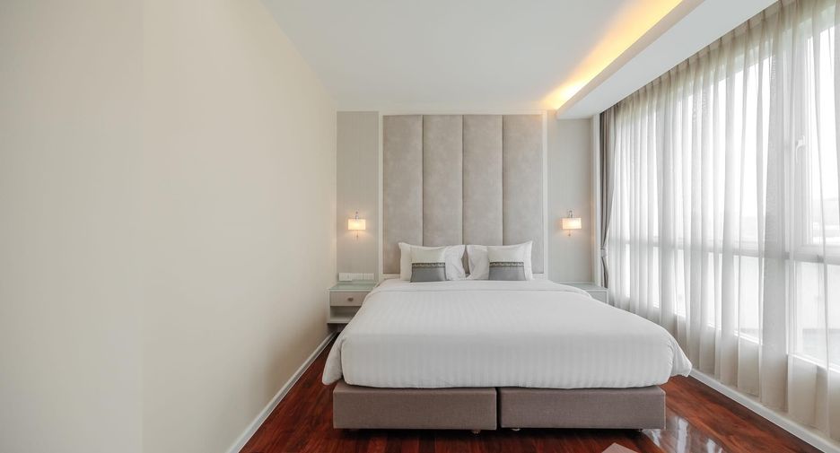 For rent 3 bedrooms apartment in Khlong Toei, Bangkok