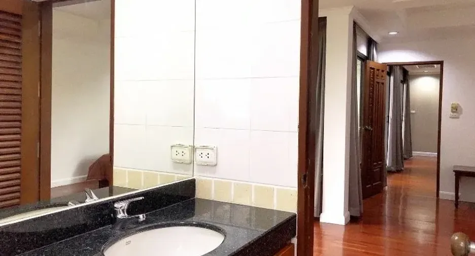 For rent 3 bedrooms apartment in Watthana, Bangkok