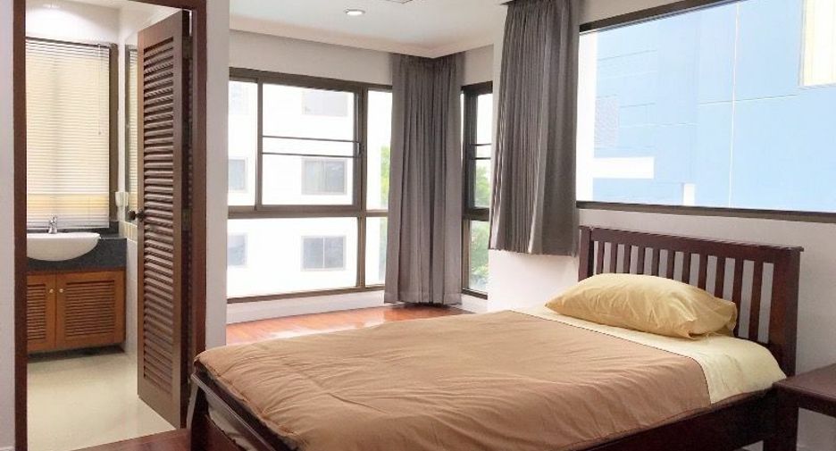 For rent 3 bedrooms apartment in Watthana, Bangkok