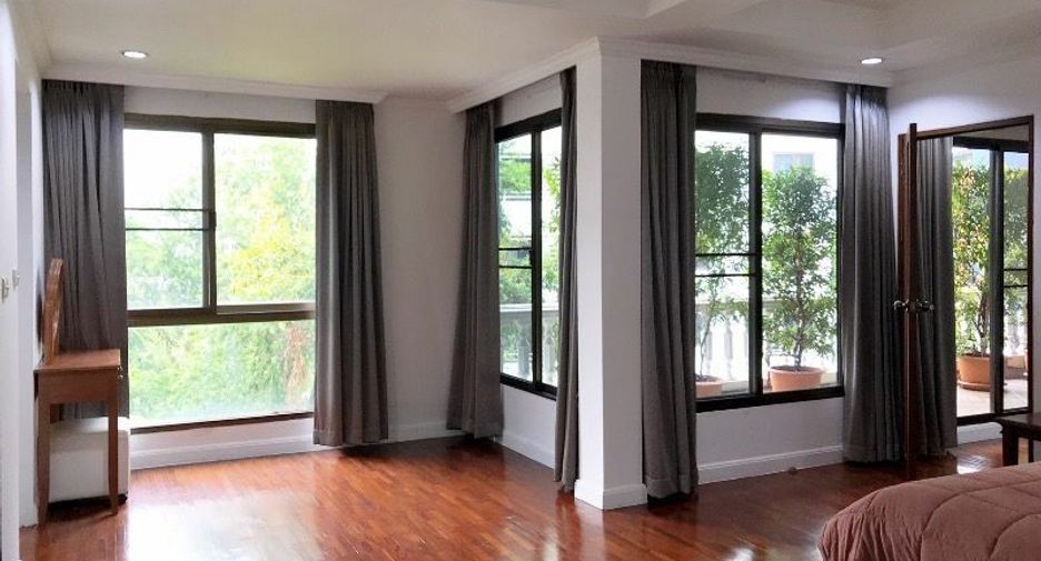 For rent 3 bedrooms apartment in Watthana, Bangkok