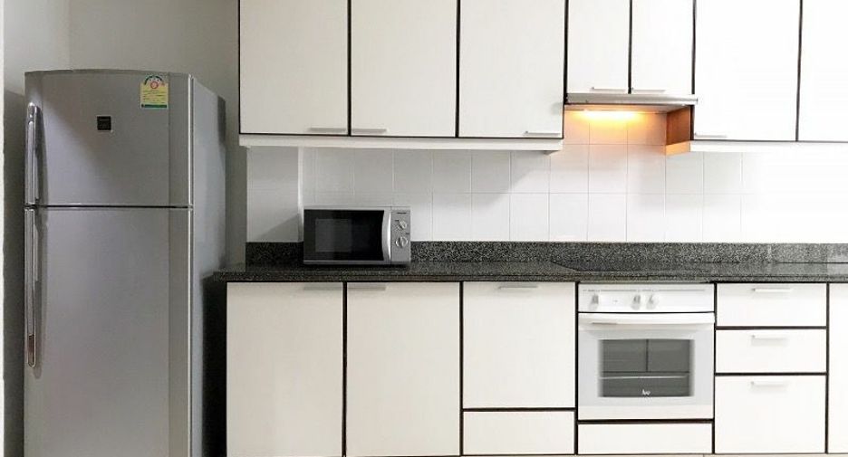For rent 3 bedrooms apartment in Watthana, Bangkok