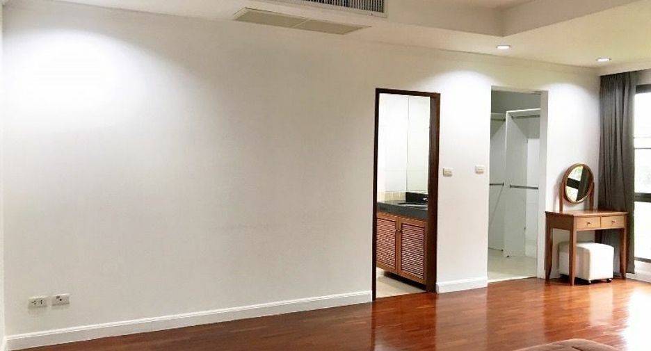 For rent 3 bedrooms apartment in Watthana, Bangkok