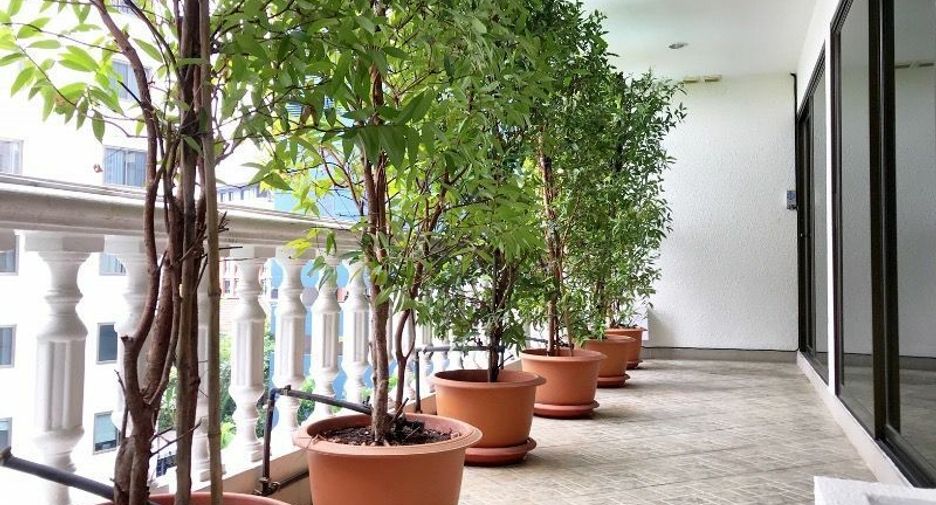 For rent 3 bedrooms apartment in Watthana, Bangkok