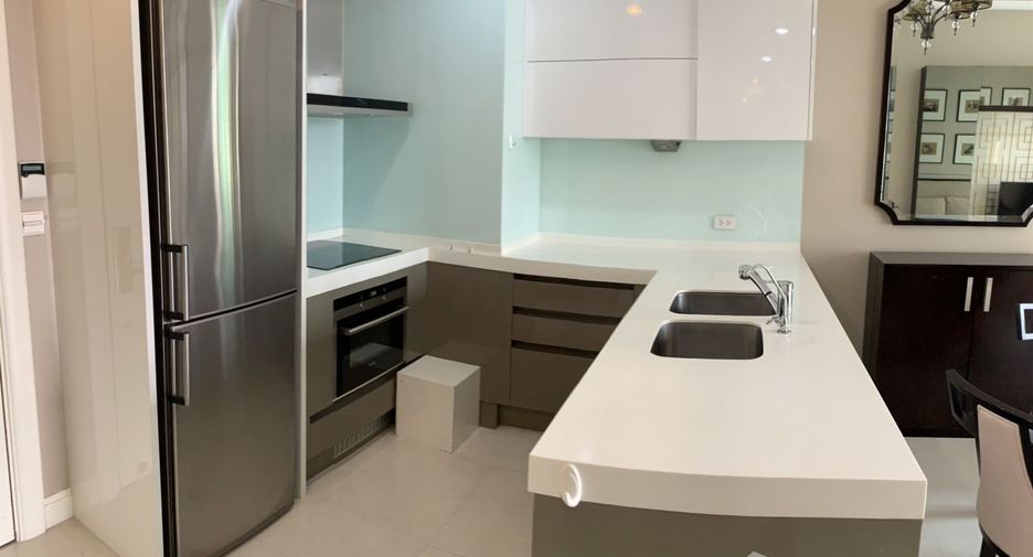 For rent 2 bedrooms condo in Pathum Wan, Bangkok