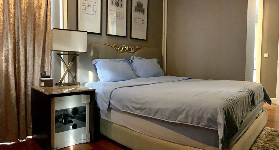 For rent 2 bedrooms condo in Pathum Wan, Bangkok