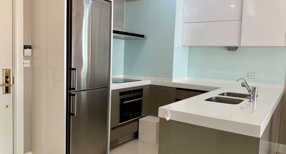 For rent 2 bedrooms condo in Pathum Wan, Bangkok