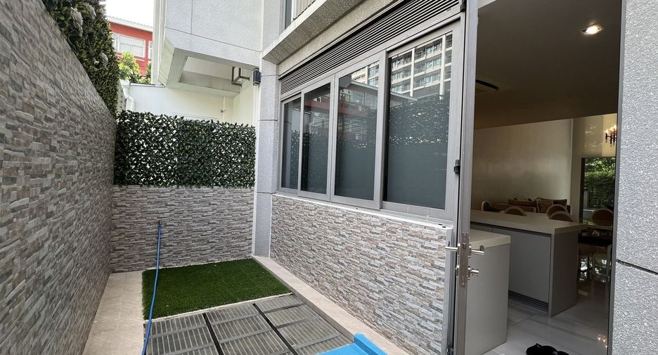 Condo en alquiler de 4 habitaciones en Watthana, Bangkok