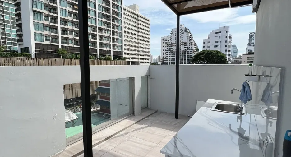 Condo en alquiler de 4 habitaciones en Watthana, Bangkok