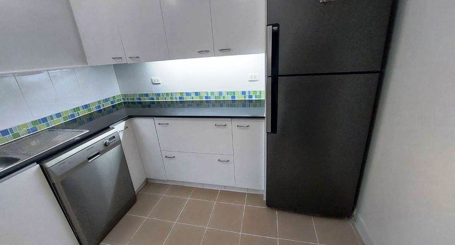 For rent 3 bedrooms condo in Sathon, Bangkok