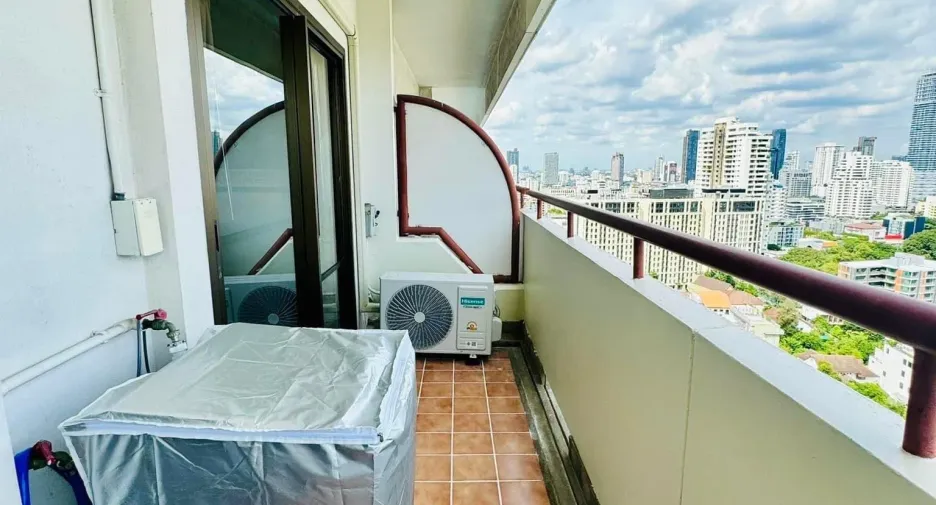 For rent 1 bed condo in Watthana, Bangkok