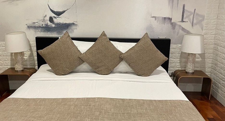 For rent 3 bedrooms condo in Pathum Wan, Bangkok