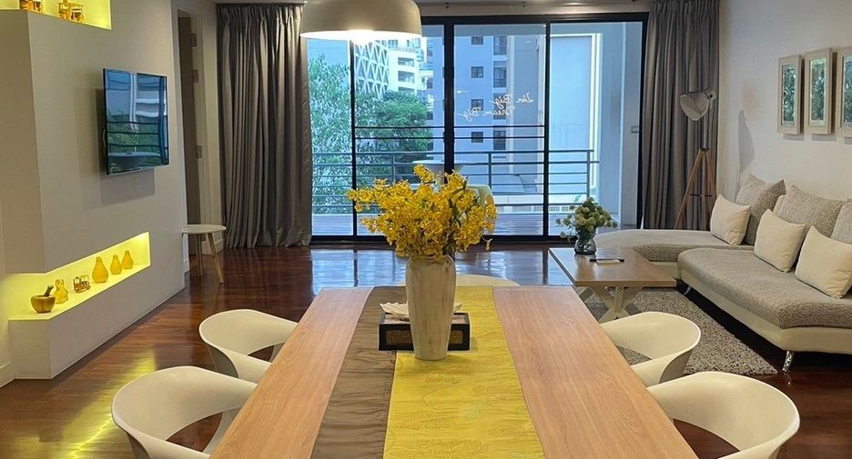 For rent 3 bedrooms condo in Pathum Wan, Bangkok