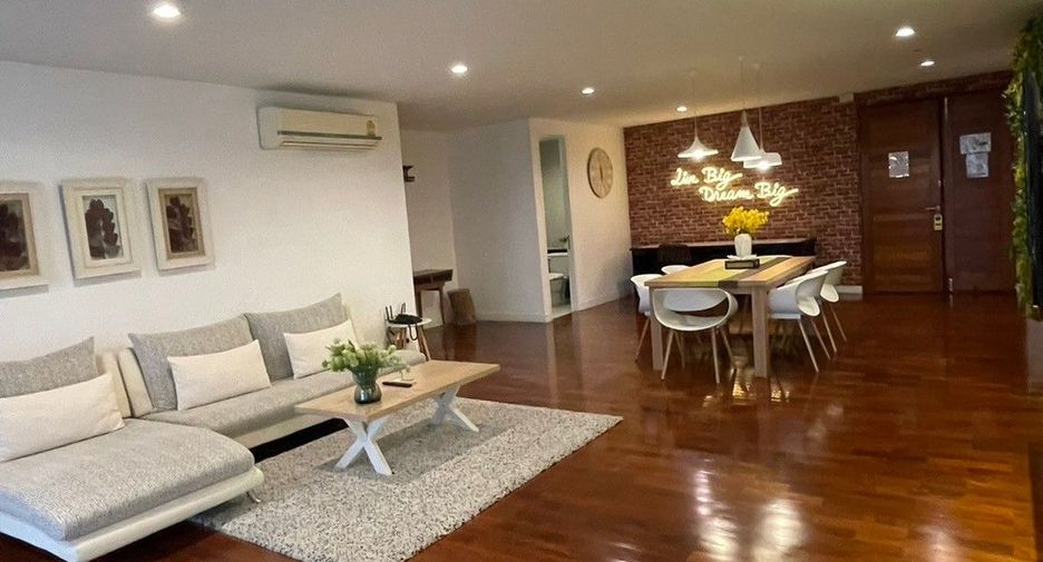 For rent 3 bedrooms condo in Pathum Wan, Bangkok