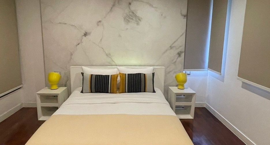 For rent 3 bedrooms condo in Pathum Wan, Bangkok