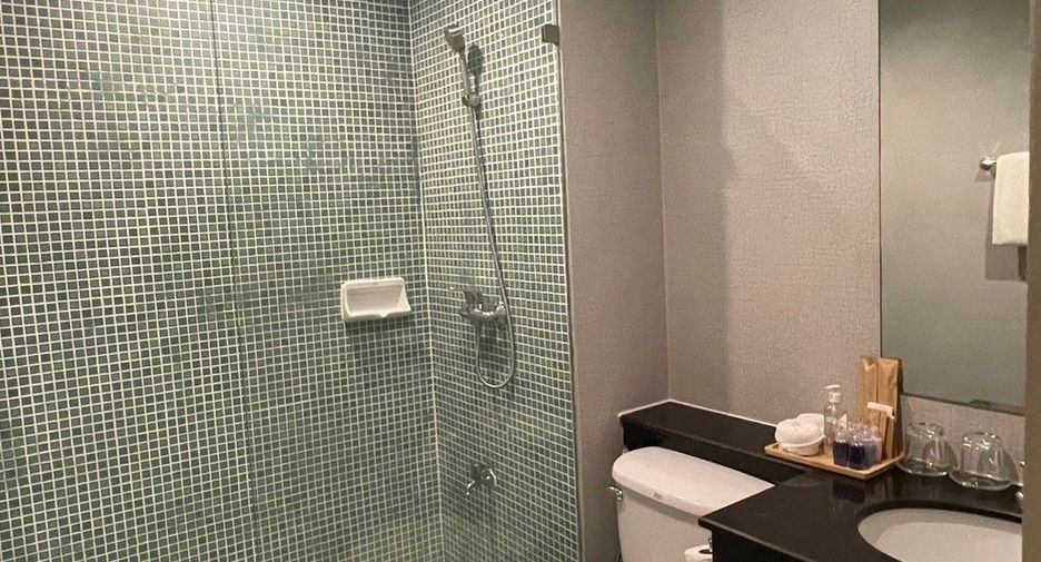 For rent 3 bedrooms condo in Pathum Wan, Bangkok