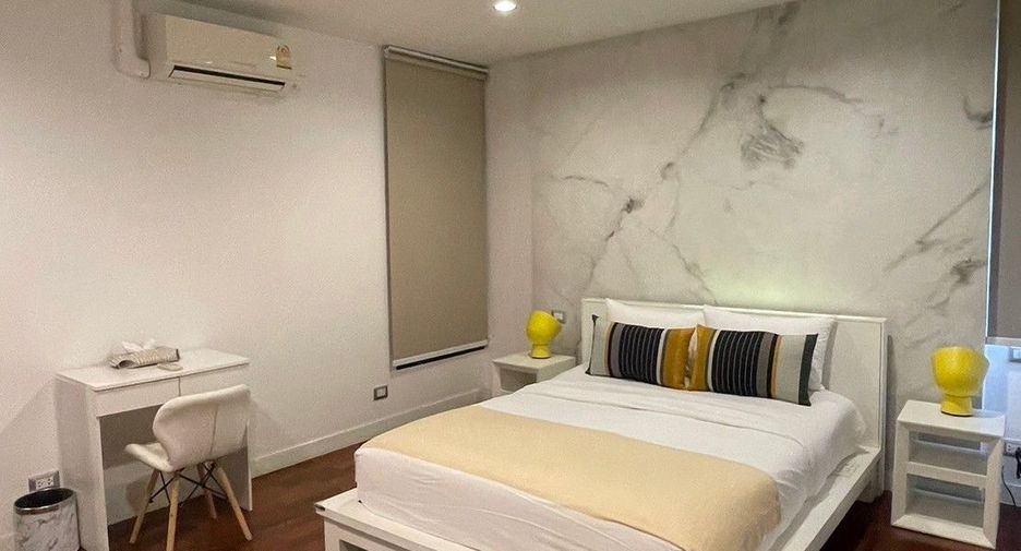 For rent 3 bedrooms condo in Pathum Wan, Bangkok