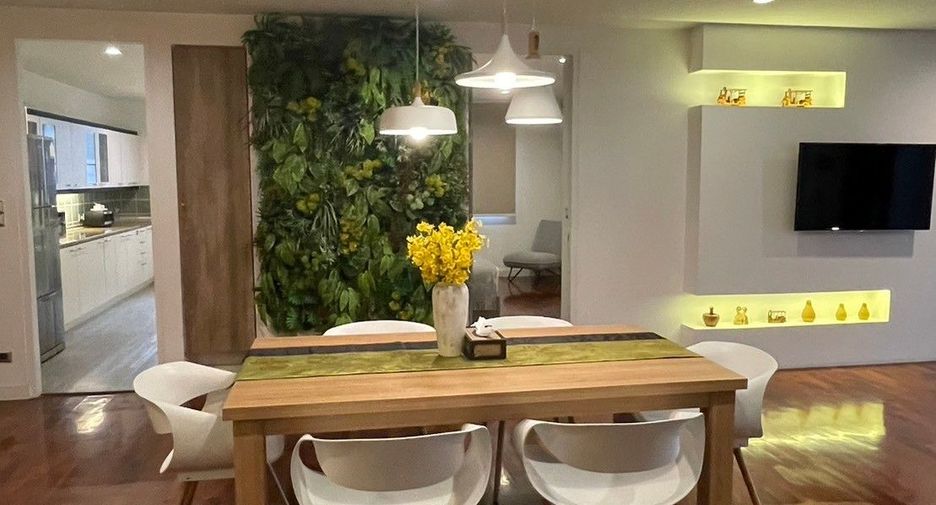 For rent 3 bedrooms condo in Pathum Wan, Bangkok