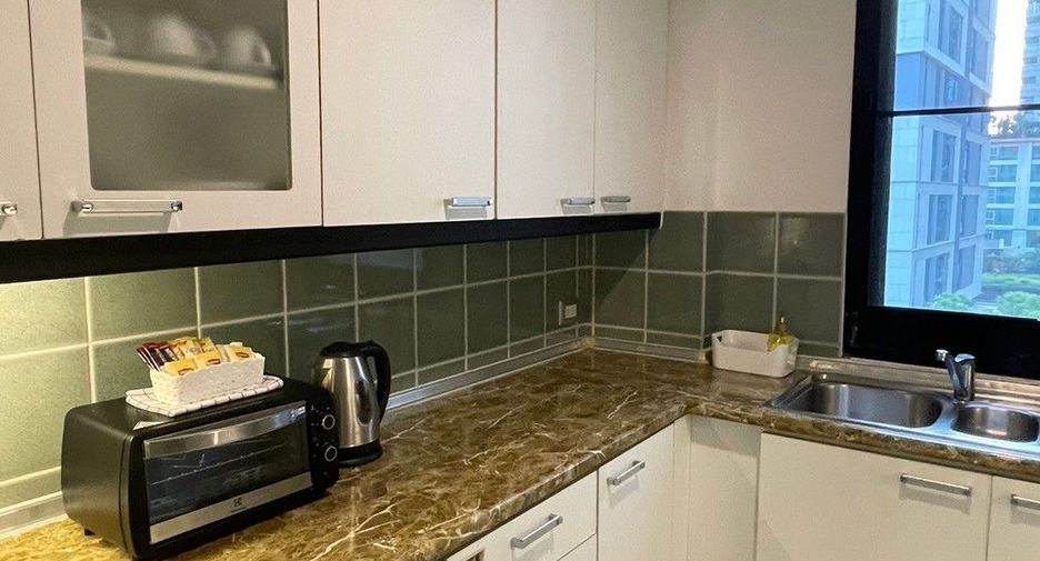 For rent 3 bedrooms condo in Pathum Wan, Bangkok