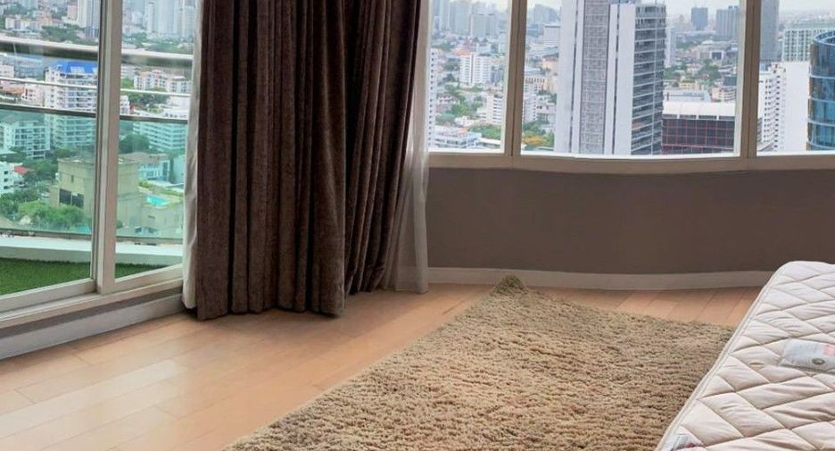 For rent 3 bedrooms condo in Watthana, Bangkok