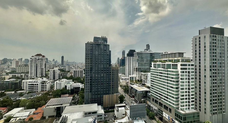 For rent 2 bedrooms condo in Watthana, Bangkok