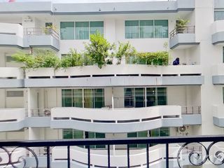 For rent 2 bedrooms apartment in Watthana, Bangkok