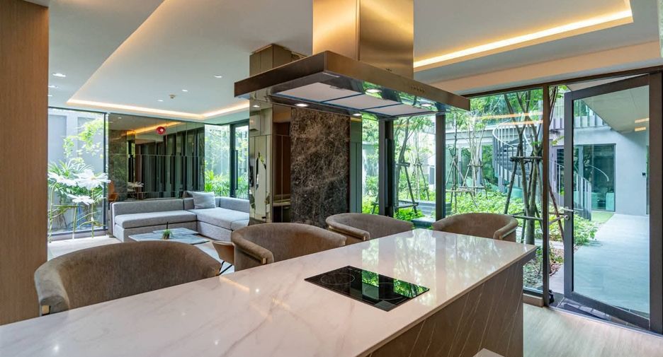 For rent 2 bedrooms condo in Huai Khwang, Bangkok