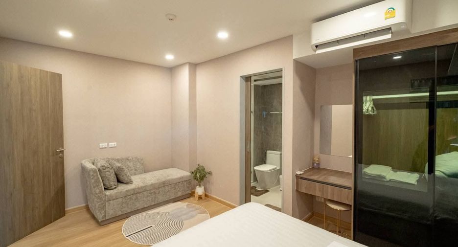 For rent 2 bedrooms condo in Huai Khwang, Bangkok