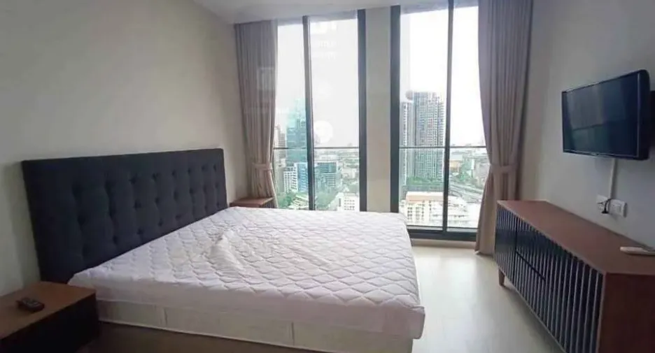 For rent 2 bedrooms condo in Pathum Wan, Bangkok
